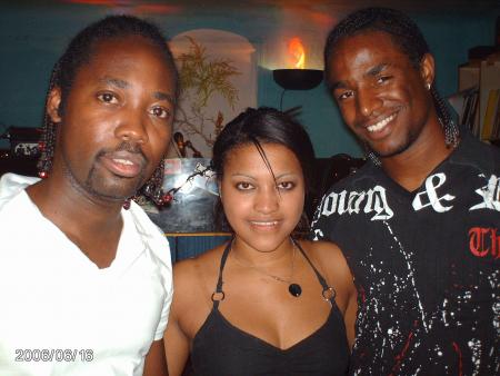 une chanteuse de zouk avec dj visclo