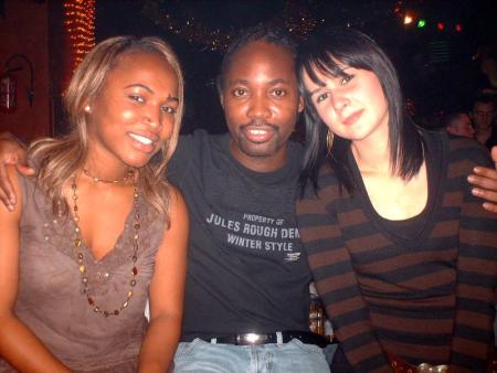 une photo de celine, marthe et dj visclo