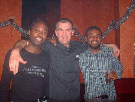 une photo de dj visclo, elvis et le barman