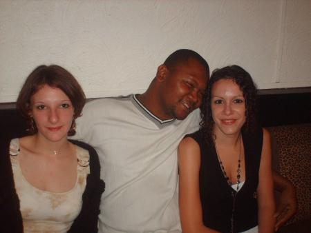 une photo de georges, laure et clemence