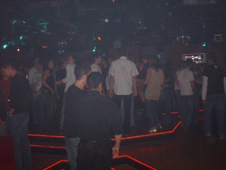 une photo de discotheque