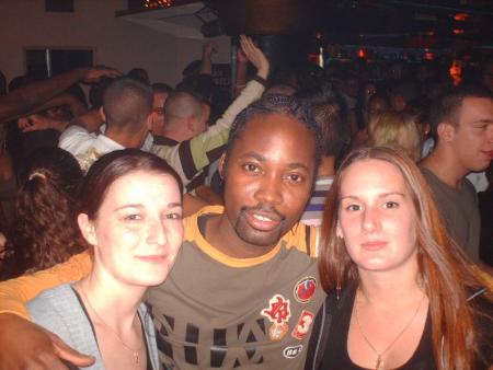 une photo de dj visclo, laeticia et cyrielle