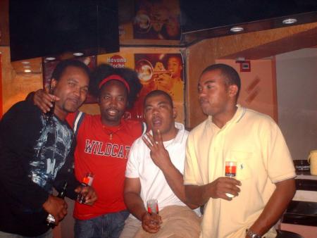 une photo de dj visclo et ses amis